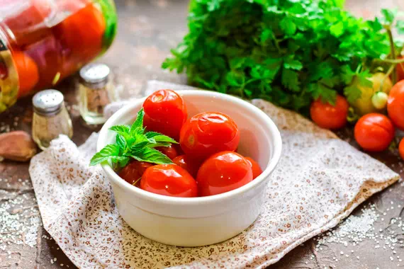помидоры с чесноком на зиму рецепт фото 10
